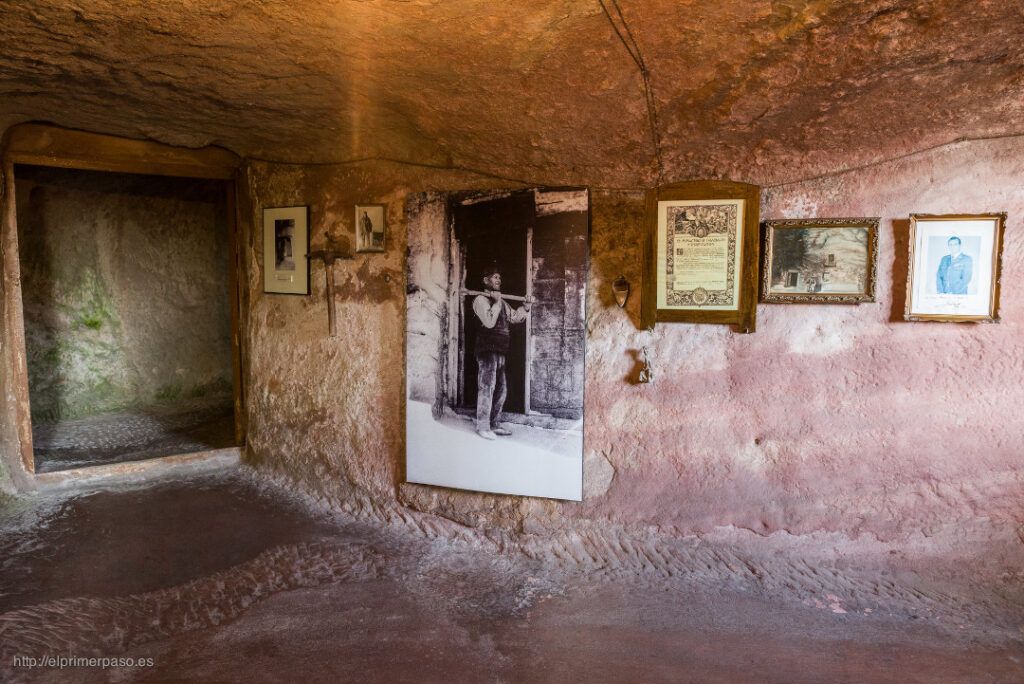 Entrada, con golpes de pico
