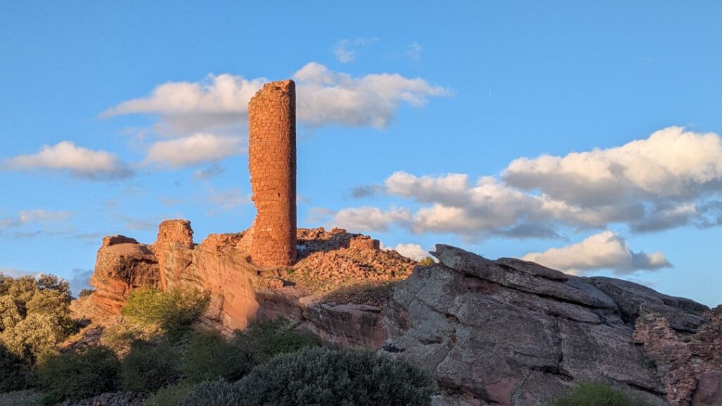 El Castillo de los Ares: La fortaleza olvidada que guardó los secretos de Teruel